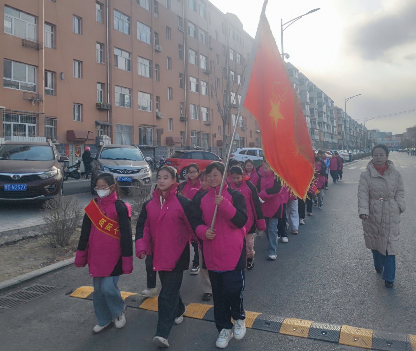 元宝山区向阳小学学雷锋活动照片1_副本.jpg
