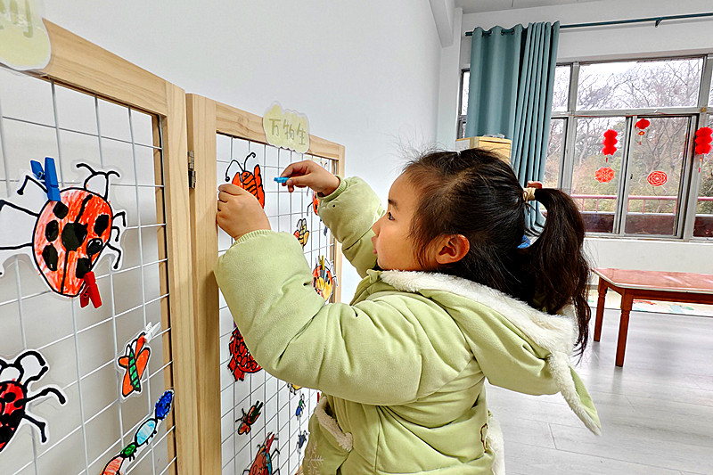 江苏省南京市栖霞区栖霞街道栖化新村社区关工委开展“惊蛰绘春，童心探秘”少儿活动(2).jpg