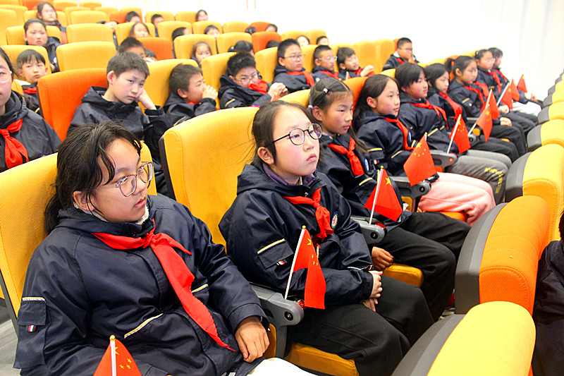 1741493627105269.jpg 玄武区关工委2025年度主题教育活动启动仪式在中央路小学成功举行 (11).jpg