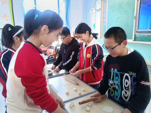 新星小学学雷锋活动1_副本.jpg