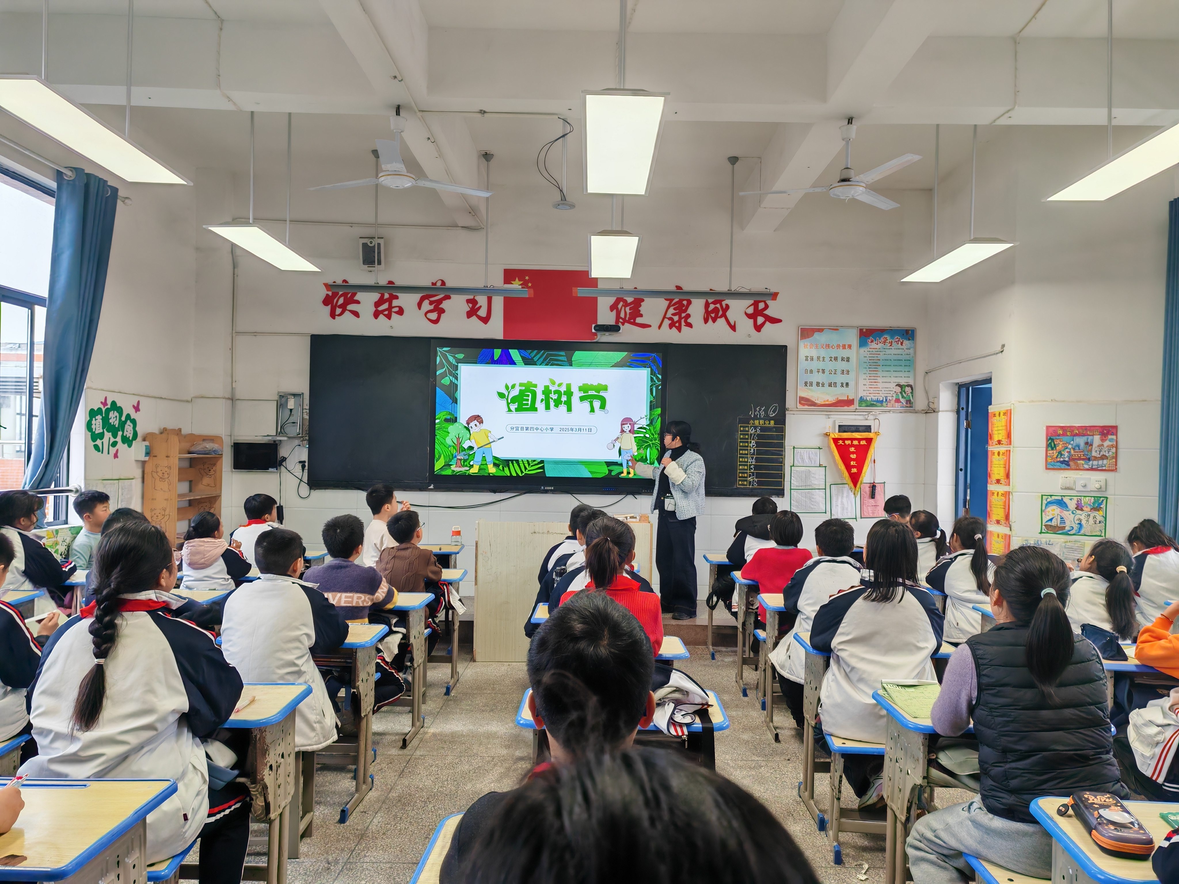 1741743455225712.jpg 1学校动态照片_爱奇艺.jpg