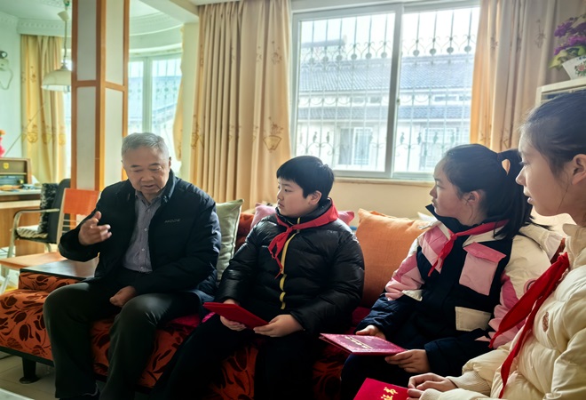 1741745582156390.jpg 吴江开发区长安实小、城南社区 寻访身边的“雷锋”——田有清爷爷--.jpg