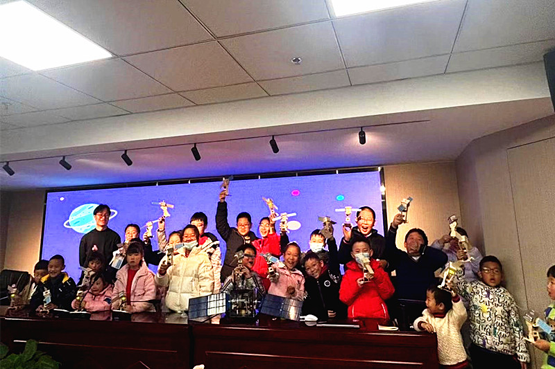1741746167675938.jpg 江苏省南京市建邺区莫愁湖街道凤栖苑社区关工委开展航空航天科普知识讲座(3).jpg