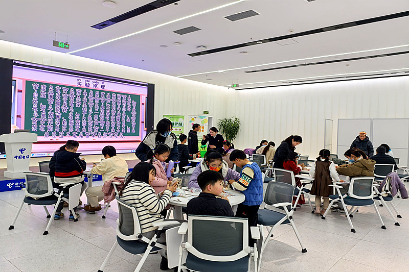 江苏省南京市鼓楼区南秀村社区关工委开展“科技筑梦 智创未来”青少年科技实践活动 (4).jpg