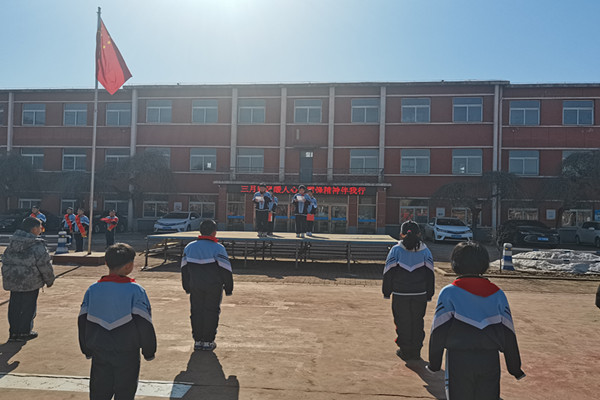1741747131345512.jpg 14 冯贝堡小学 升旗仪式1_副本.jpg
