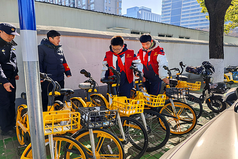 1741867416444301.jpg 江苏省南京市鼓楼区江东街道清河新寓社区关工委红领巾行动:少年先锋 城市清洁行 (2).jpg