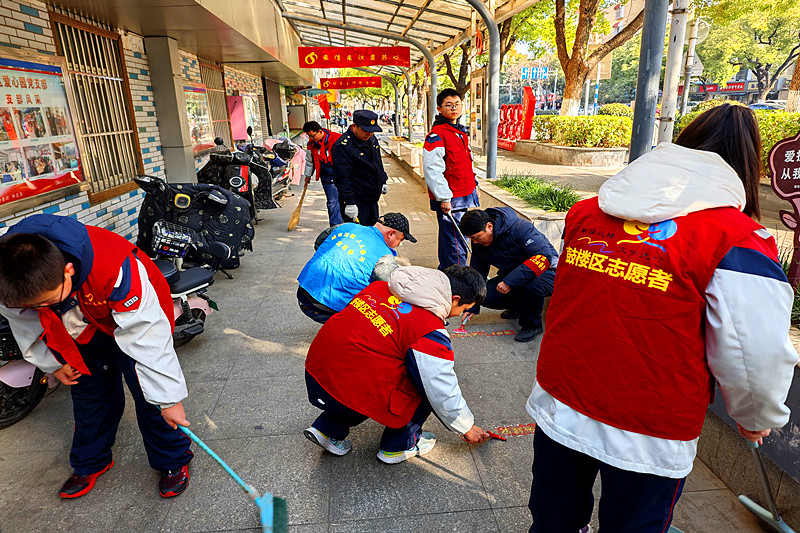 1741867431487600.jpg 江苏省南京市鼓楼区江东街道清河新寓社区关工委红领巾行动:少年先锋 城市清洁行 (4).jpg