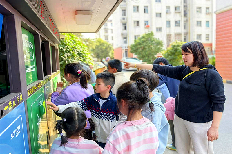 江苏省南京市江宁区秣陵街道童前社区关工委开展“追锋少年 绿动社区”主题实践活动(1).png