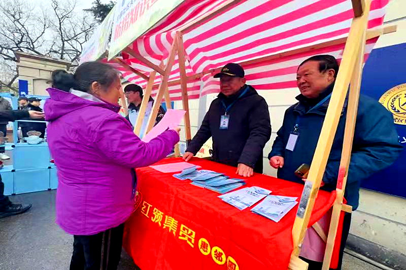 1741918600161445.jpg 江苏省南京市玄武区梅园新村派出所关工站积极参与“传承雷锋精神,义路追光同行”学雷锋活动(5).jpg
