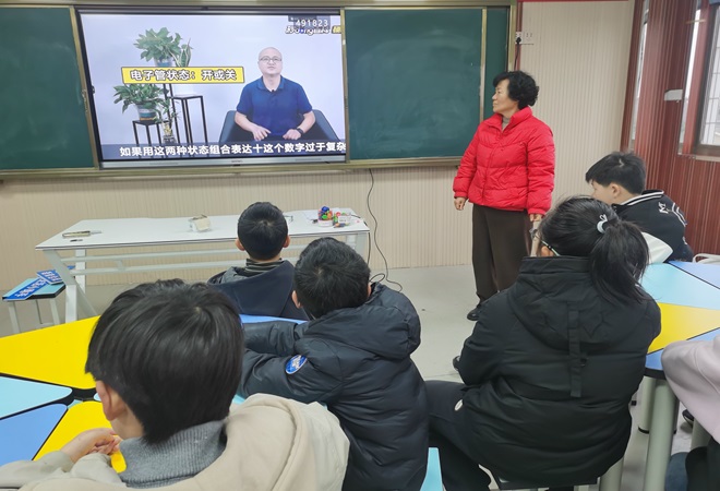 1742179877932295.jpg 桃源镇青云社区:开展“科普润童心 共筑科学梦”主题活动1.组织分享短视频的精彩讲解_proc.jpg