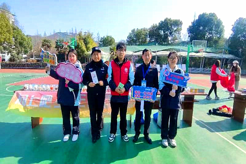 1742447311964525.jpg 玄武湖街道关工委联合开展禁毒宣传进校园活动,为青春筑牢安全防线(4).jpg