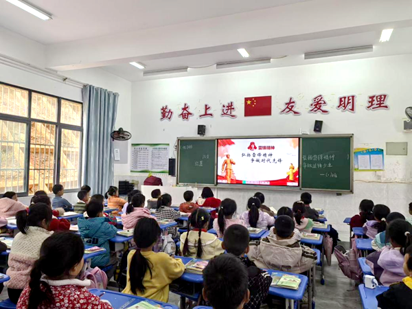 1742518757901760.png 主题班会.png