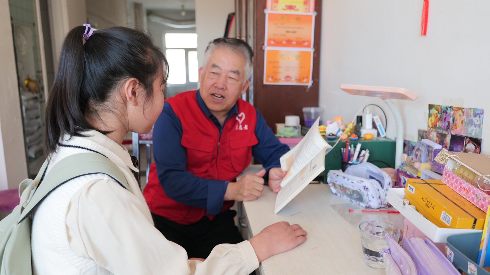 1742804239495016.jpg 元宝山区草原蓝哈达协会关工委看望困境儿童收感谢信照片5_副本.jpg