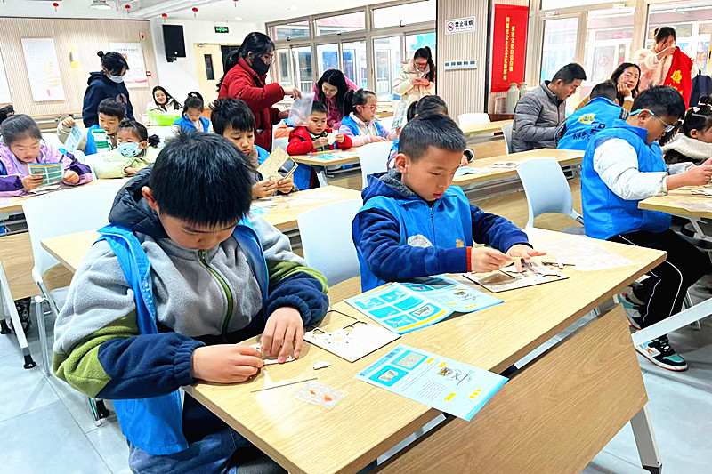 1743039751619955.jpg 江苏省南京市江宁区秣陵街道吉山社区关工委开展自制风向标科普课堂活动(2).jpg