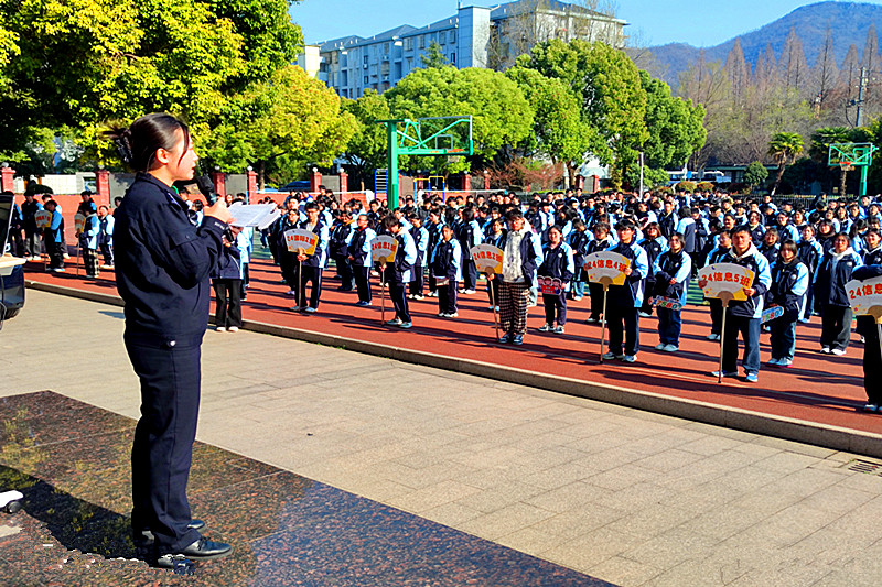 1743067794656071.jpg 江苏省南京市玄武区玄武湖街道关工委联合走进校园开展法治宣传活动(3).jpg