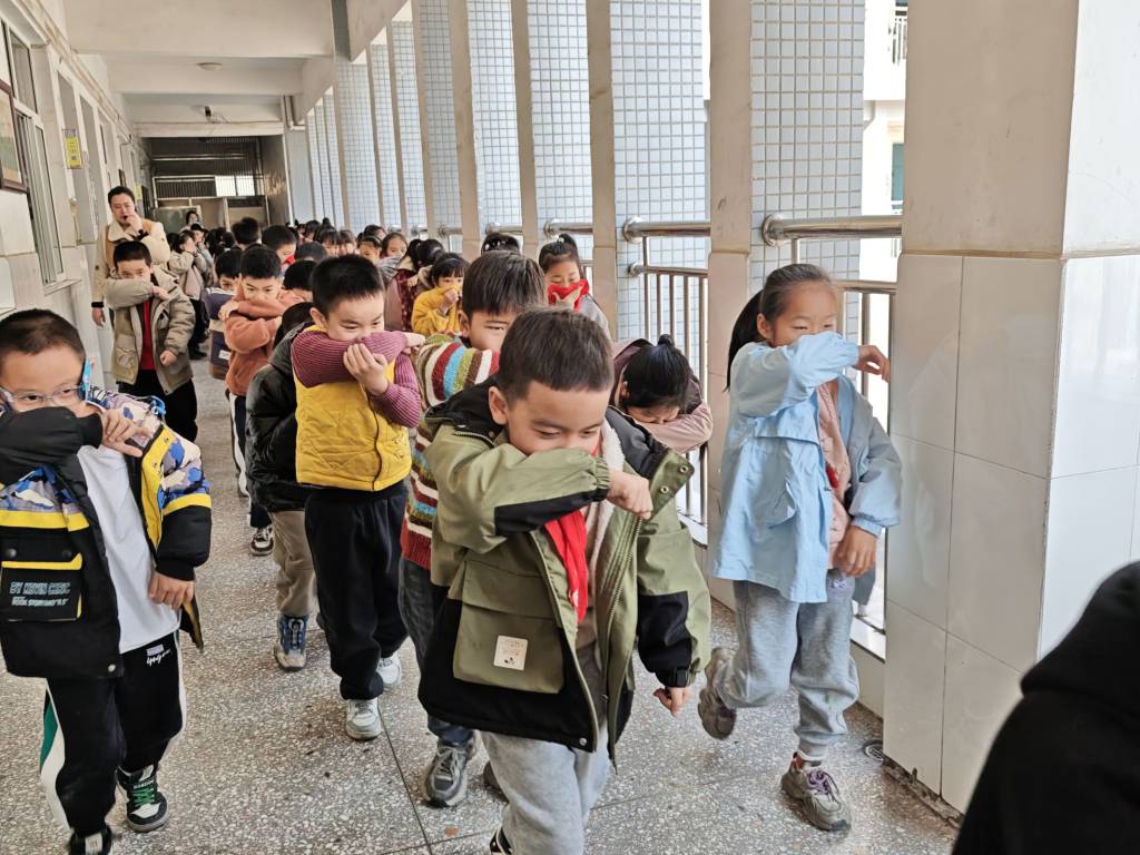 1743127422851191.jpg 图4:紧急疏散时②.jpg