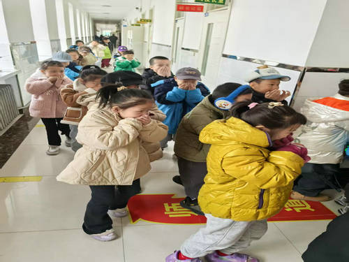 照庆小学消防安全演练1_副本.jpg