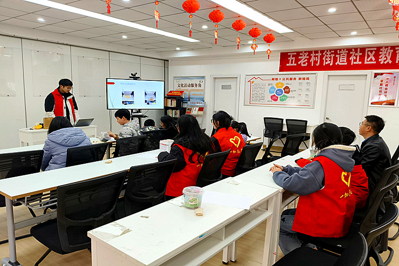 江苏省南京市秦淮区淮海路社区关工委开展“播种绿色希望，共筑美好家庭”(1).jpg