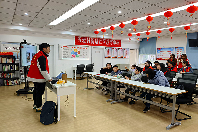江苏省南京市秦淮区淮海路社区关工委开展“播种绿色希望，共筑美好家庭”(3).jpg