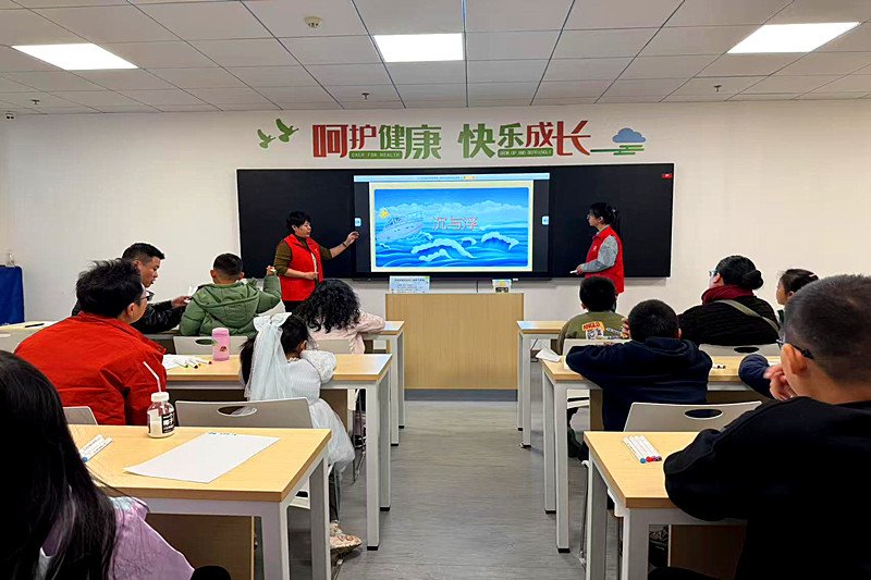 1743495090269516.jpg 江苏省南京市建邺区南苑街道未保站联合开展“沉与浮的奇妙世界”趣味科学实验活动(1).jpg