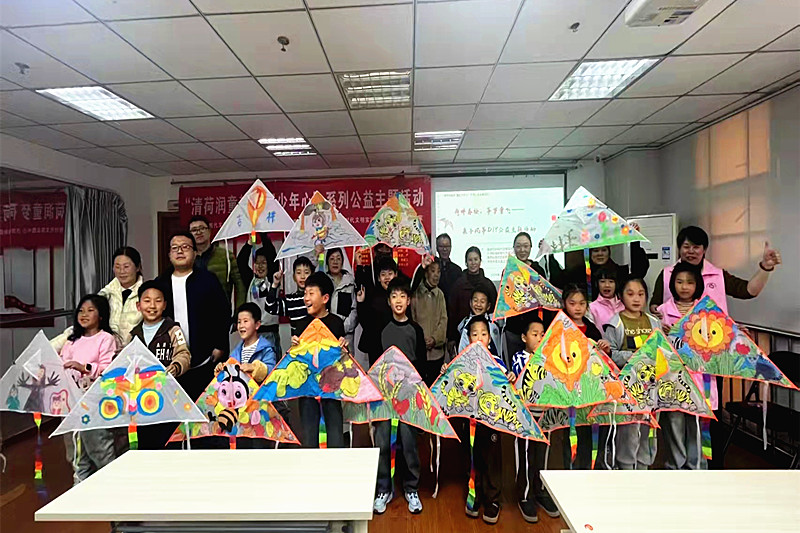 江苏省南京市建邺区清荷北园社区联合开展“荷畔春绘，筝梦童飞”风筝 DIY 亲子活动(7).jpg