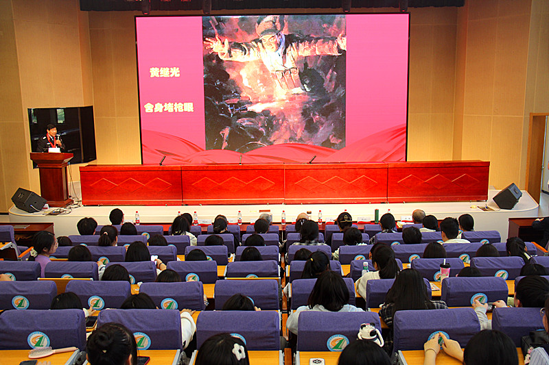江苏省南京市玄武区关工委青少年“大思政”宣讲团走进南京工程高等职业学校，传承红色基因(3).jpg