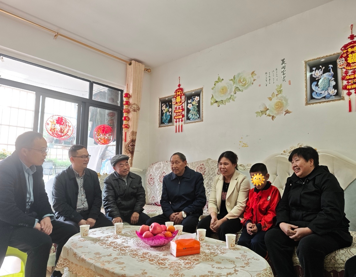 1743582070739252.jpg 4.2走访困境儿童.jpg