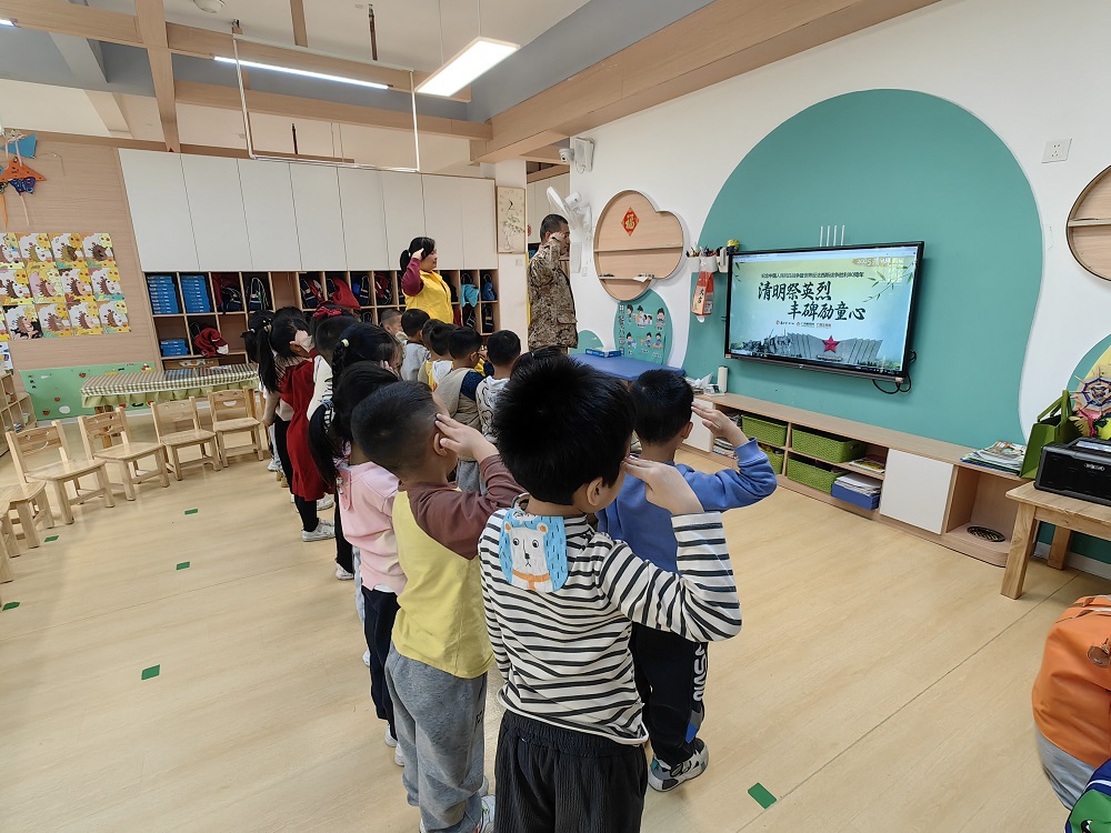 1743584074795560.jpg 向先辈敬礼1.jpg