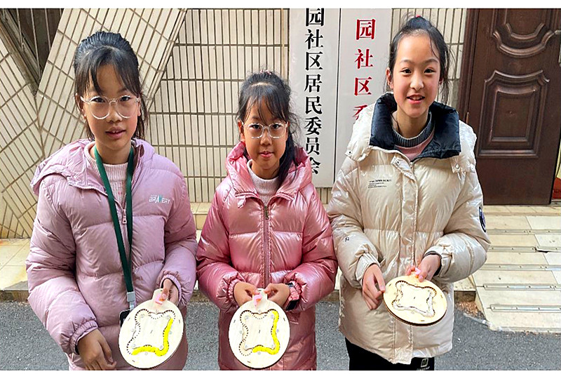 江苏省南京市鼓楼区江东街道腾飞园社区关工委开展“3D打印齿轮蛇”手工DIY活动(3).jpg