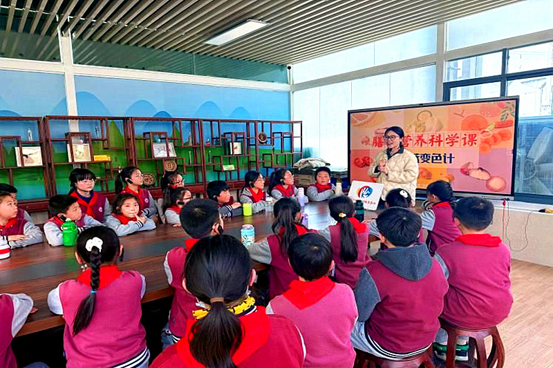 1743639030897446.jpg 江苏省南京市栖霞区丁家庄小学五(4)中队开展“踏春学农,劳动润心”实践活动(1).jpg