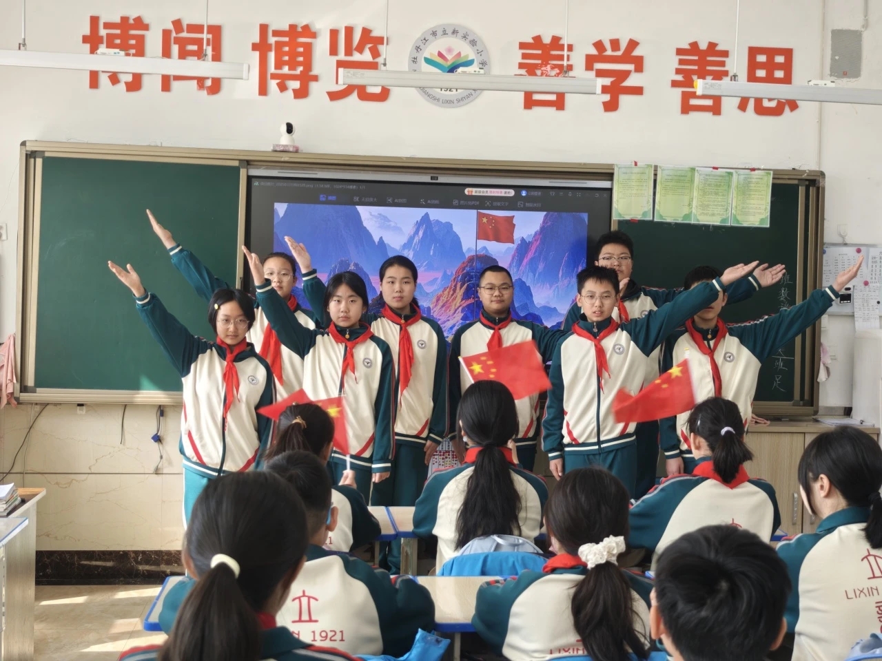 d4355a08bcd3d02b92ba3081bcee768.jpg