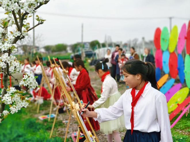1743648654634037.png 盛泽镇 梨园深处寻“四藏” 春风“花语”润童心4.png