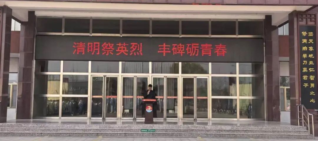 二实验升旗2.jpg
