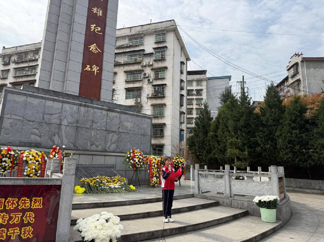 1743669433993434.jpg “清明祭英烈,薪火育新人”主题教育(1)(22).jpg