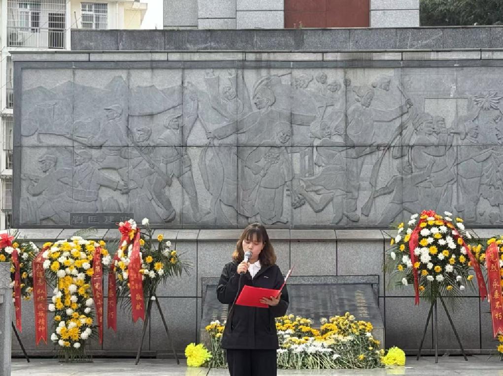 1743669528654266.jpg “清明祭英烈,薪火育新人”主题教育(1)(2)1.jpg