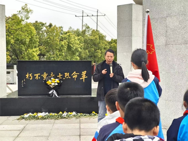 兴隆小学关工委.jpg