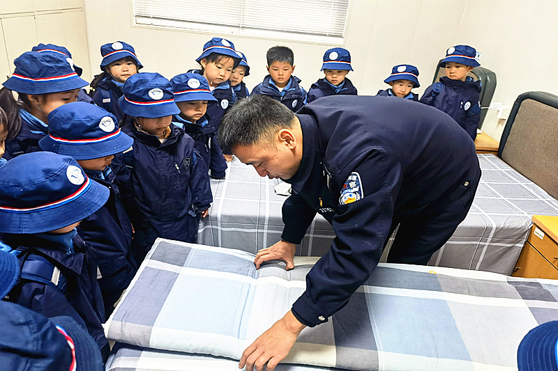 1743787967580085.jpg 江苏省南京市江北新区公安分局关工委山畔派出所组织开展警营体验活动(3).jpg