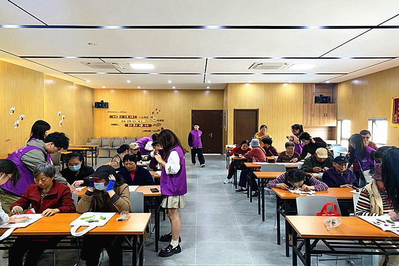 1743847322793408.jpg 江苏省南京市栖霞区栖霞街道栖化新村社区开展“拓印春天,春意盎然”活动(1).jpg