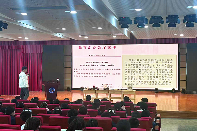 1743908676188078.jpg 江苏省南京市栖霞区龙潭街道龙岸花园社区关工委联合开展科普教育进校园活动(2).jpg
