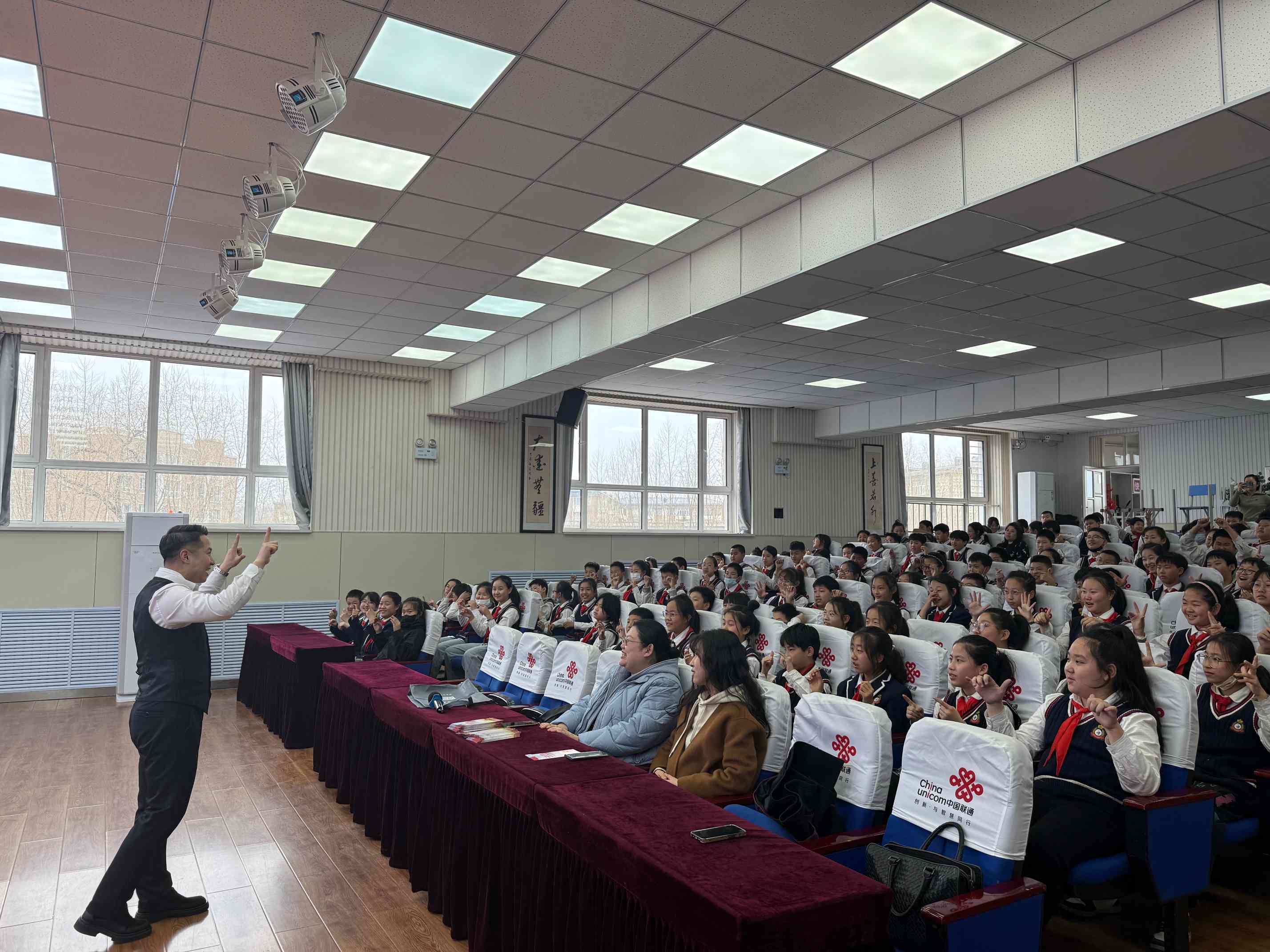 东华小学心理健康讲座照片2.jpg