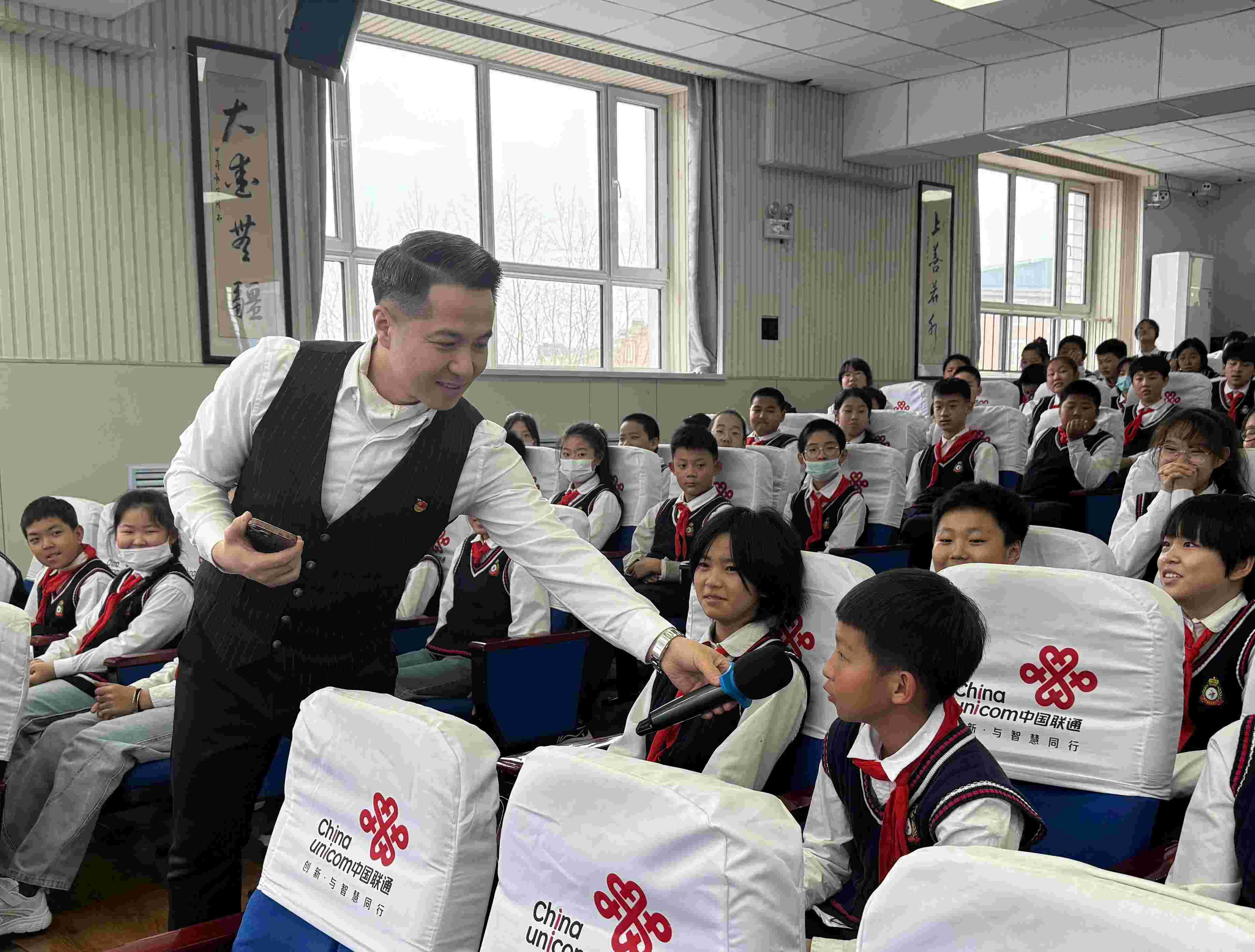 东华小学心理健康讲座照片.jpg