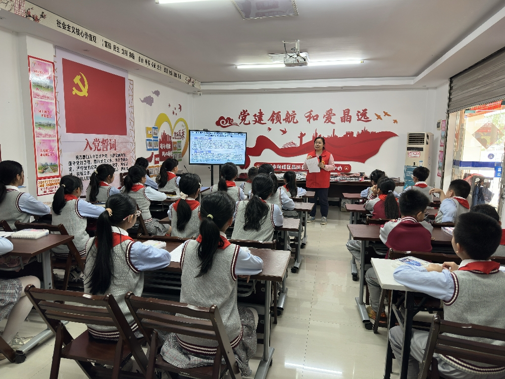 1744021108559734.jpg 广西柳州市鱼峰区晶远社区开展“承先烈红色基因 展时代青年担当”主题宣传活动2.jpg