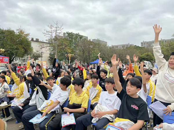 1744172774113828.png 3月12日,柳南区潭西街道柳泥社区关工小组联合柳州市交通警察支队柳南大队、柳州市第二十三中学等开展“遵守交法,拒绝毒品”禁毒宣传活动3(殷陈玉).png