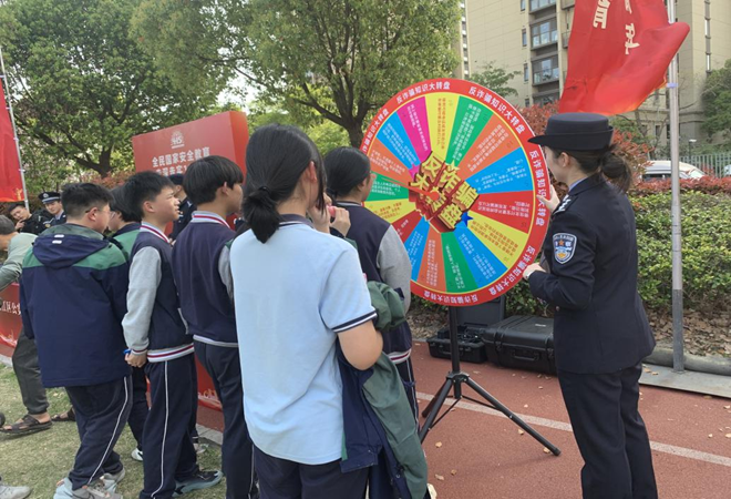 江陵街道湖东社区筑牢安全防线 共建平安家园.png