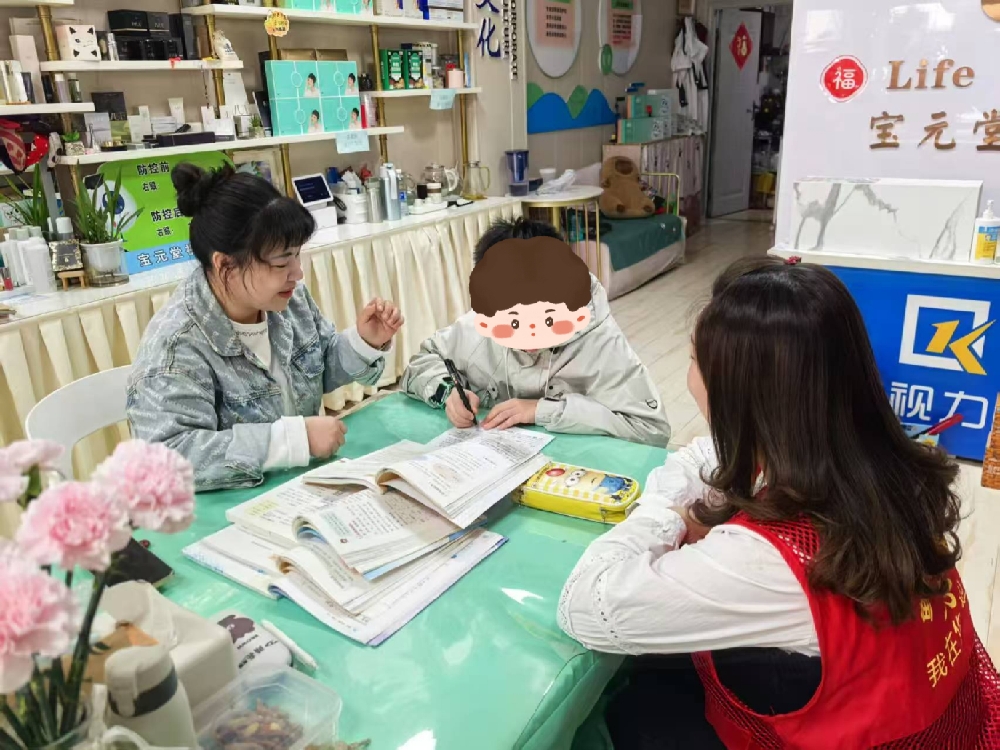 1744277236962657.jpg 广西柳州市鱼峰区天湖社区关工小组开展“未”爱同行,守护“少年的你”困境青少年走访活动2.jpg