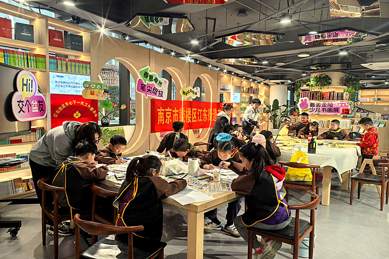 1744533760743248.jpg 江苏省南京市鼓楼区江东街道举办“最美金陵—春意盎然笔尖绽放”少儿书法绘画活动.jpg