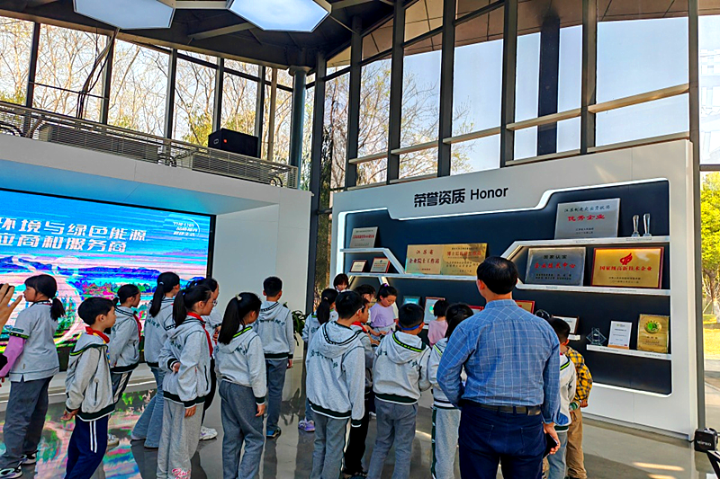 江苏省南京市栖霞区仙林街道亚东社区关工委开展“科技探秘”实践活动(2).png