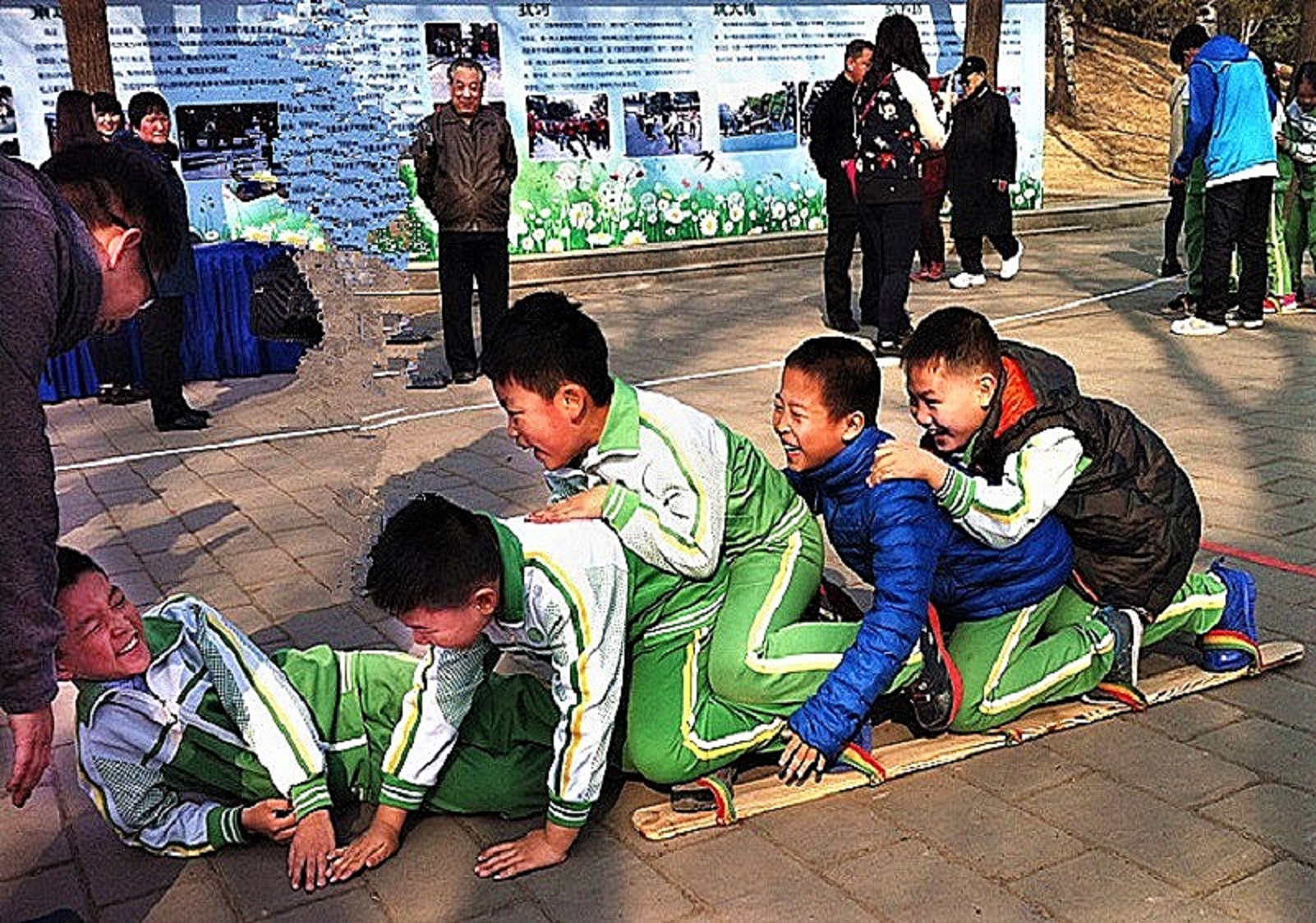 1744599646895657.jpg 木鞋竞技 (1).JPG