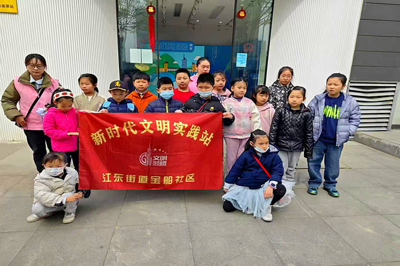 1744601600495458.jpg 江苏省南京市鼓楼区江东街道宝船社区开展“传承红色基因 厚植家国情怀”系列研学活动(5).jpg