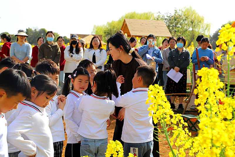 1744611593186090.jpg 江苏省南京市高淳区新城幼儿园与新城小学联合开展“微格教研”活动(1).jpg